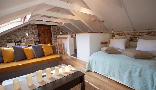 Le Studio du Four à Chaux, in town and on the beach