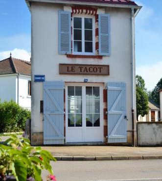 Le Tacot