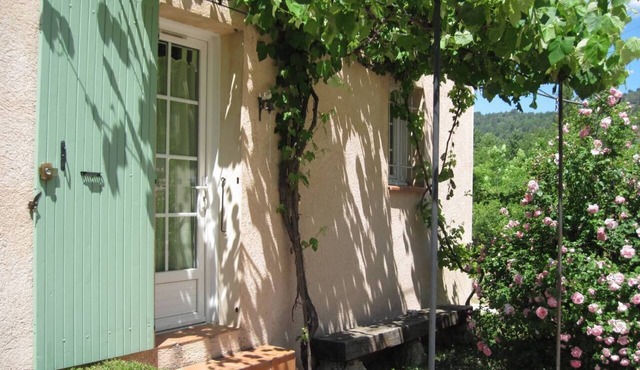 LE THYM house 500 meters from the village with private parking.