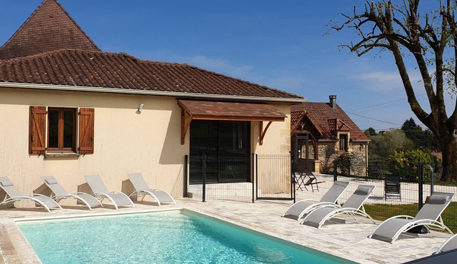 Le tilleul large air-conditioned gite 5 bedrooms private heated pool 10 mn Sarlat