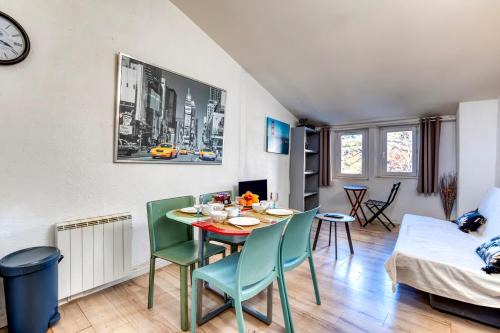 "Le Transversal 3" -Garage privé optionnel -Centre historique-Plages à 21km !
