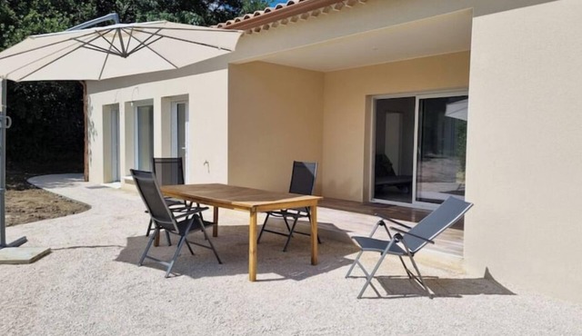 Le Verger air-conditioned gîte with swimming pool.