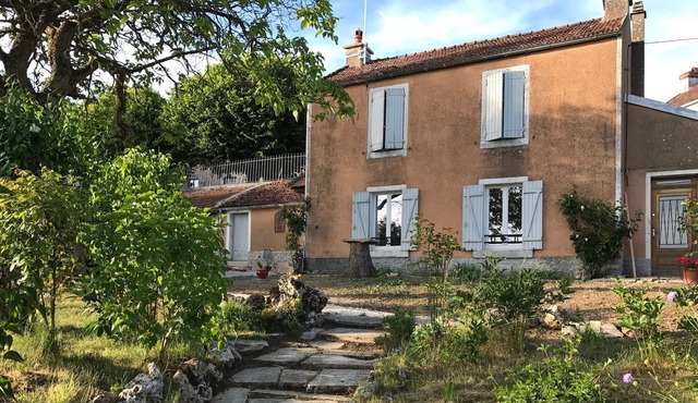 Le Verger Grimaldin - Character cottage 4 kms from Noyers-sur-Serein.