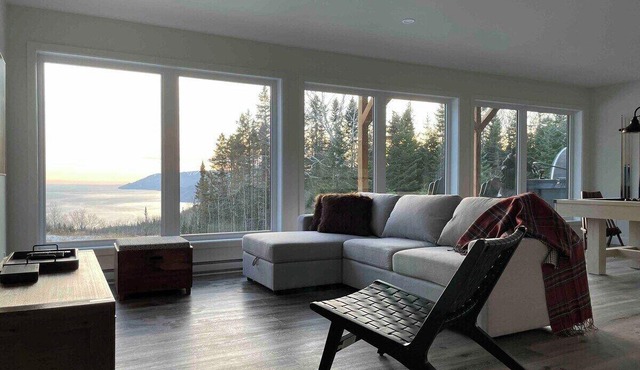Le Versant Sud 7: Hot Tub, Sauna with River Views