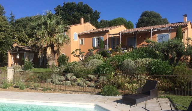 Le Vieux Pressoir, gîte for 4 people near Uzès, peaceful vacation in the countryside.