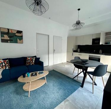 Le Vieux Bourg Apartment 5, Spacious 1 bed Apartment, Bourg Centre