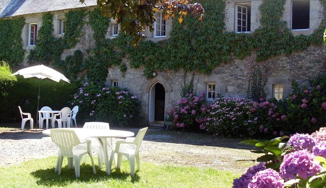 Le Vieux Manoir de KERHIR, charm and old stones in the heart of TREGOR
