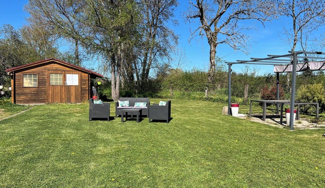 Le vieux noyer, In the countryside Close to all the lakes in Morvan Park,