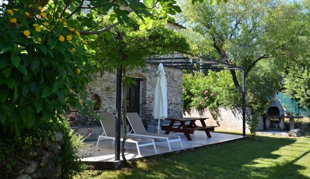 Le Vieux Pressoir for 6 persons 300m from the sea