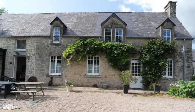 Le vitrail CHAMBRE Équipée sans service repas 1073 rue des carrières 50700 Yvetot bocage