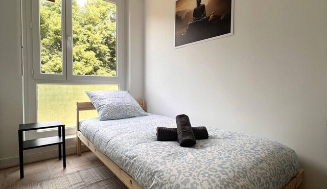 *Le Voyageur*Parking *Terrasse*RER D* (suburban train)