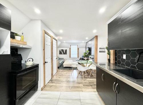 Le Wolfe - 2 Bedrooms - 2 min Falls - Free Parking