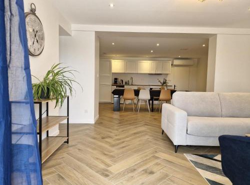 Le Zénith - 3 chambres, 3 salles de bain - 8 pers max - Local à vélos - Réservation à la chambre possible