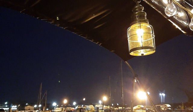 Le Zimon unusual accommodation - boat Rouen