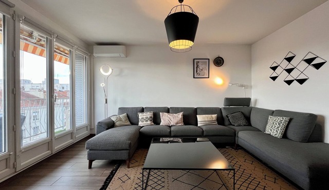 LE ZOLA with balcony and parking, close to amenities and quiet location