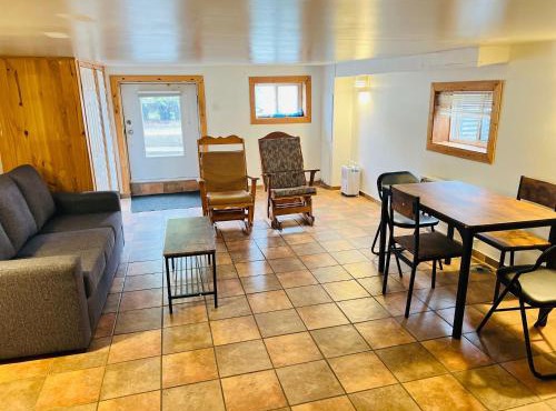 Le1226-Private Basement with WIFI and Free Parking