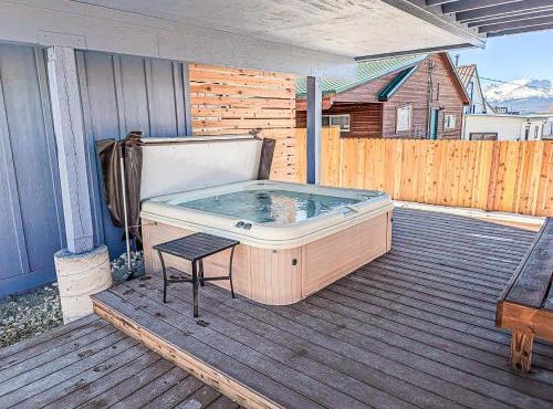 Leadville Dairy Flat - 2 Bed with Office and HOT TUB