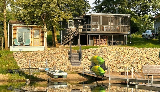 Leaf Lake Haven -A lakeside getaway at its best - summer, fall, winter or spring