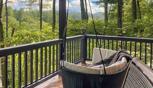 Leaf & Log Serene Cabin w/Lounge Deck & Firepit