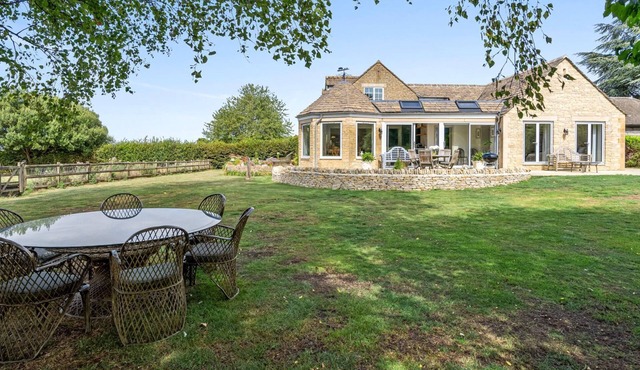 Leafield House - pet friendly near Cheltenham