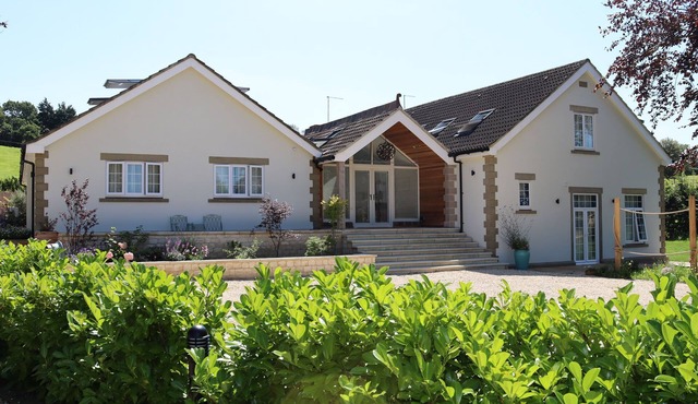 LEAFIELD HOUSE @ NABLES FARM, family friendly in Upper Seagry