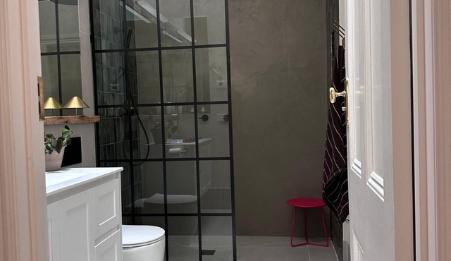 Leafy Bayside St Kilda Home w Heated Pool