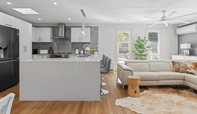 Leafy Family Oasis - Wyoming, NSW