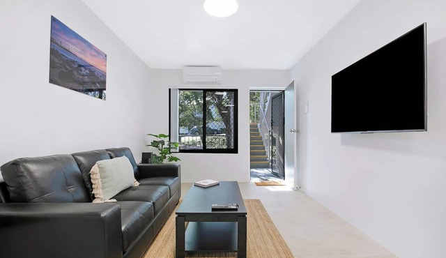 Leafy Hideout Quiet Comfort near Riverfront and CBD