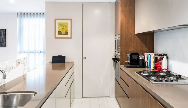 Leafy Inner City Apartment Camperdown