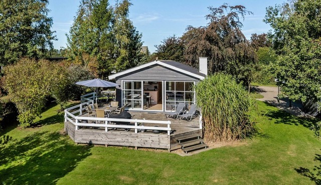 "Leandra" - 600m from the sea by Interhome