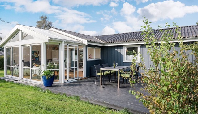 "Leani" - 200m from the sea by Interhome