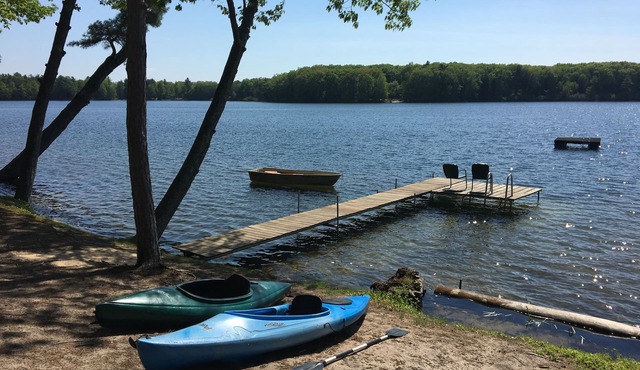 Leaning Pine: A Quiet Lakefront Cottage