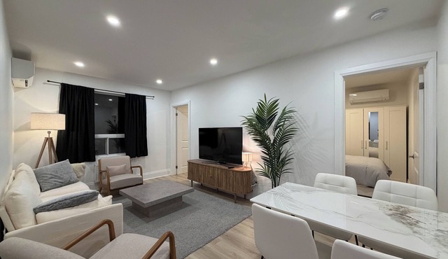 Leaside 2BR with parking and laundry, family and pet friendly neighbourhood