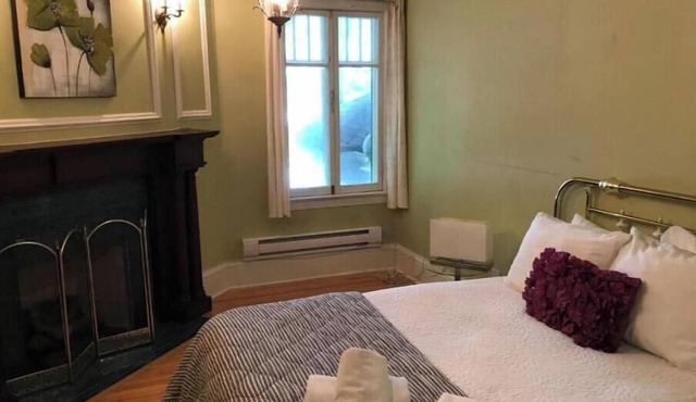 Leaside Executive Two-Bedroom Apartment