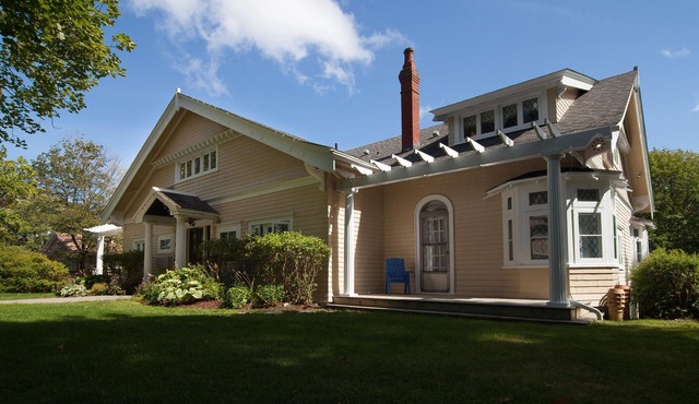 Leaside Manor by The Leaside Group