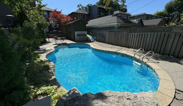 Leaside Rental w/Backyard& Pool, 3-bedroom house in fantastic Toronto