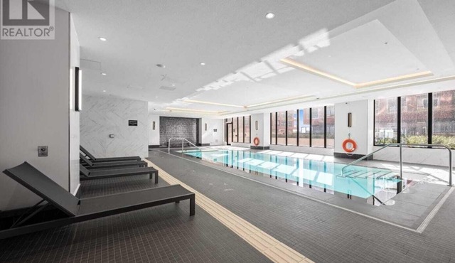 Leaside/Sunnybrook Terrace Executive 2 Bedroom, 3 Bathroom, Terrace, Condo