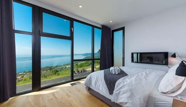 L’Eaurizon | Private Spa & St. Lawrence View