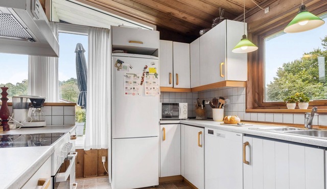 Leave everyday life behind you and enjoy the peaceful surroundings of this beautiful holiday home.