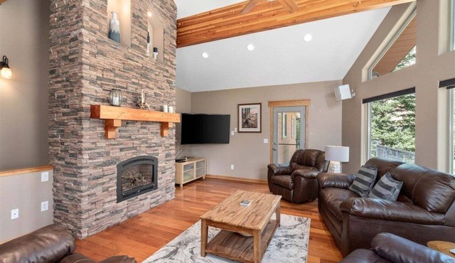 Leavenworth Mtn. Retreat -Home Close to Town