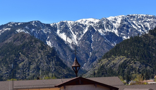 Leavenworth Vacation Rental, Luxury , Downtown, Amazing Mountain View Condo,