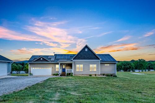 Lebanon Family Riverfront Hideaway Dogs Welcome