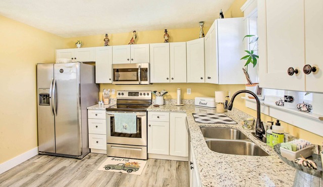 Lebanon Getaway w/Fire Pit + Furnished Porch