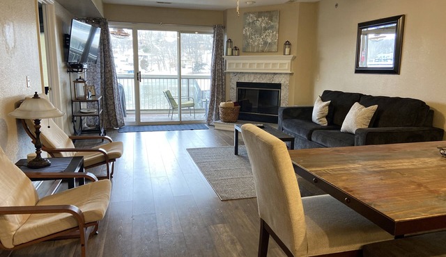 Ledges Complex - Lake front With Slip Included - Beach and 2 Pools