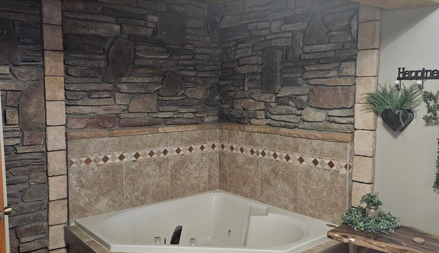 Ledgestone Farms-Quiet Country Apartment