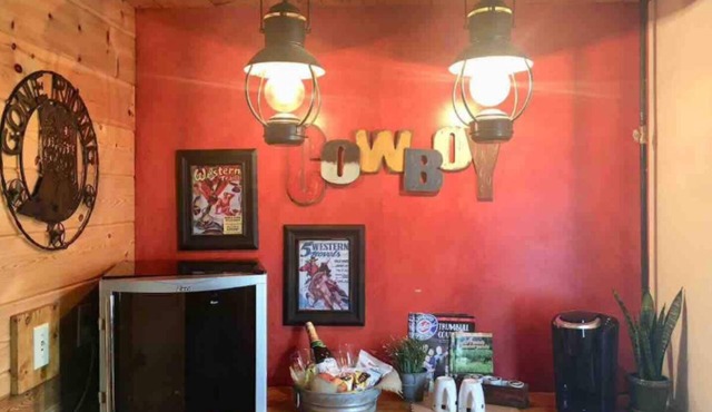 Ledgestone Farms-Rustic Western Getaway