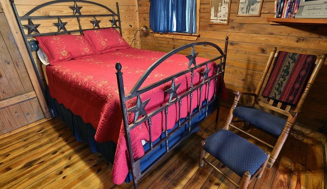 Lee Cabin at Country Accent Antiques, Pipe Creek, TX.
