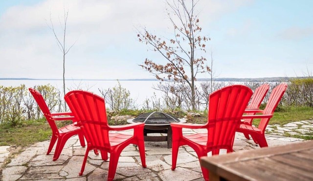 Lee Point Classic Cabins on West Bay with Hot Tub