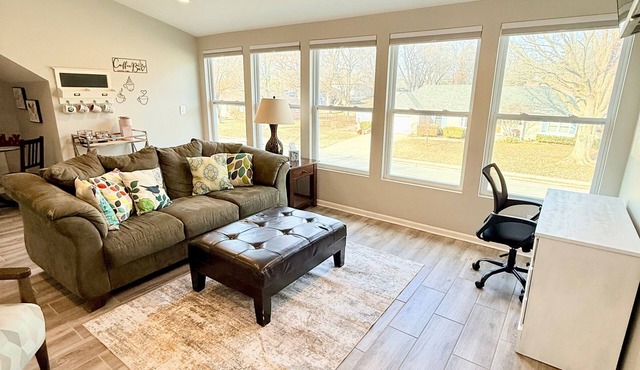 Lee's Summit Loft-near downtown