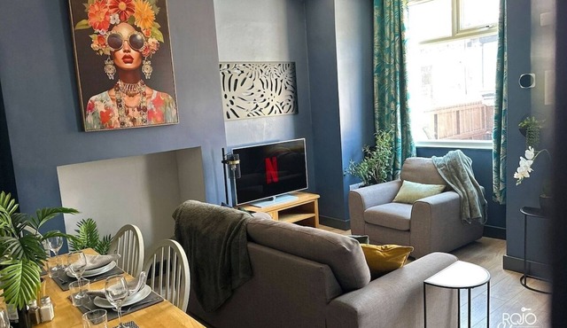 Leeds City | 3BR + Parking. Comfortable home for contractors and longer stays